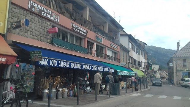 Tabac souvenir carterie Dolce Vival