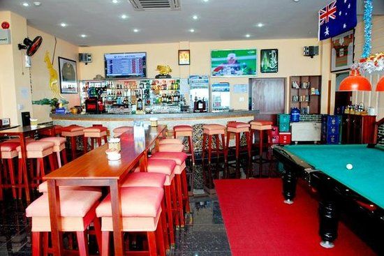 Lucys' Sports Bar and Hotel