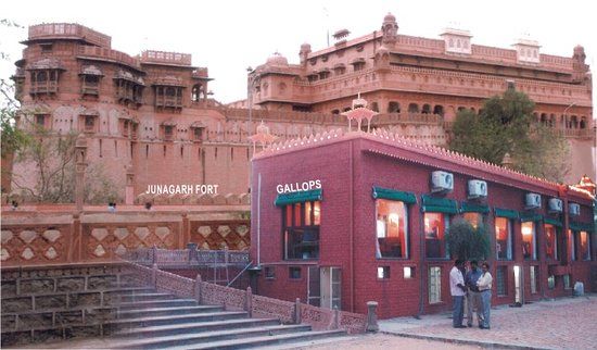 Gallops Restaurant and Coffee House