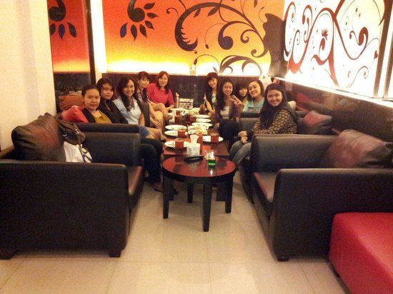 Zeus Cafe and Lounge