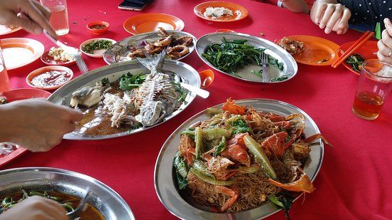 Kedai Makanan Tepi Sungai