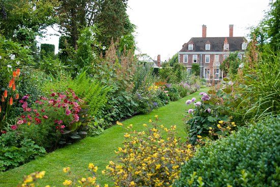 The Salutation Gardens