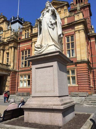 Queen Victoria Statue