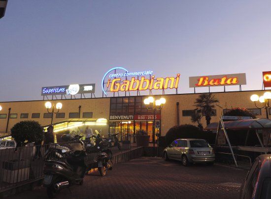 Centro Commerciale "I Gabbiani"