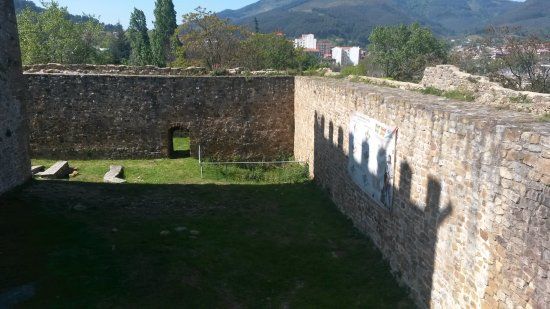 Castillo De San Martin De Muñatones