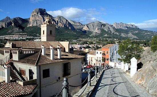 Iglesia de San Pedro y Santuario de la Divina Aurora