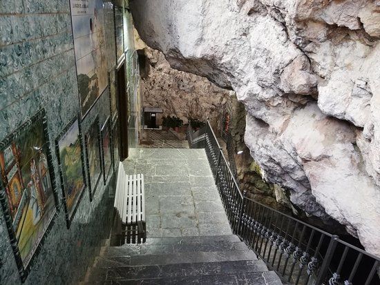 el Santuario de la Cueva Santa