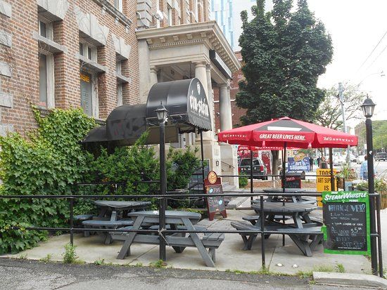 Ein-stein Cafe & Pub