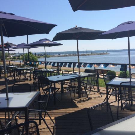 Rooster's Bar and Grill