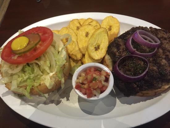 Hippos Galerias Grill & Tavern