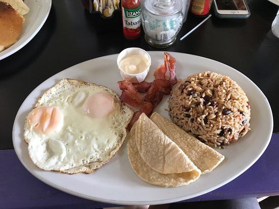 Backyard Bar Playa Hermosa