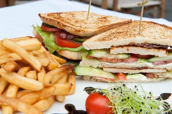 Ezaz Cafe and Bistro