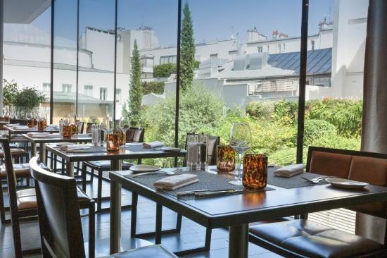 Makassar Lounge & Restaurant