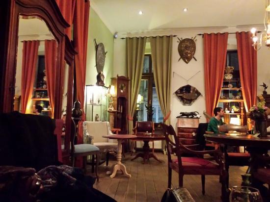 Thomas Antiques Lounge Bar