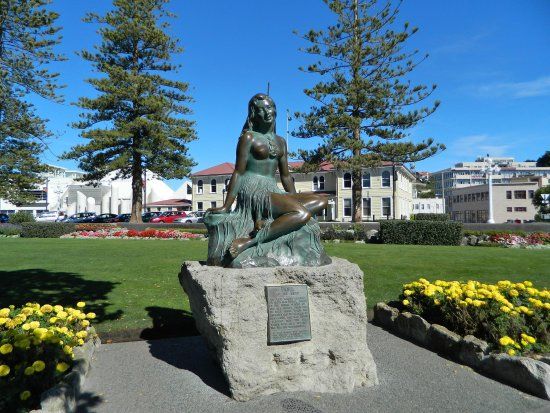 Statue Pania of the Reef