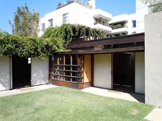 MAK Center for Art and Architecture -- Schindler House