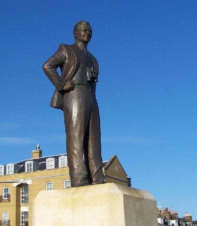 Barnes Wallis Statue