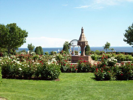 Leif Erickson Park and Rose Garden