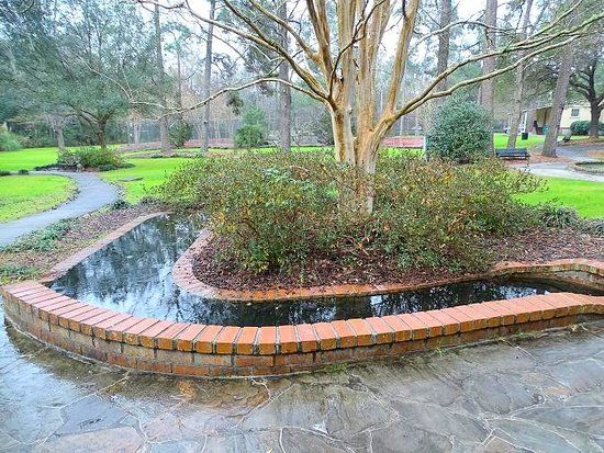 Azalea Park & Sculpture Garden