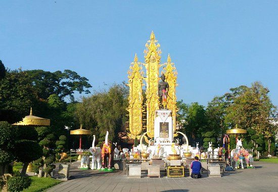 Estatua del Rey Mengrai