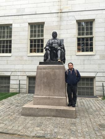 John Harvard Statue