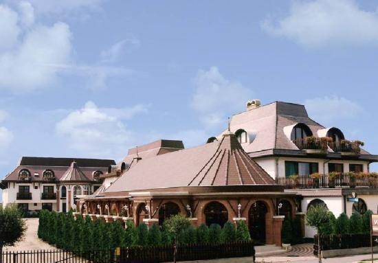 Karikas Restaurant and Hotel