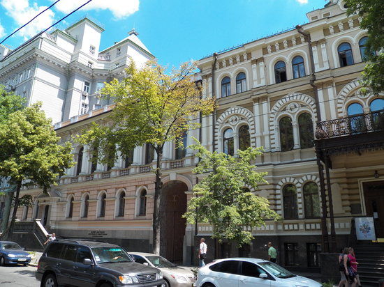 Bohdan and Varvara Khanenko National Museum of Arts