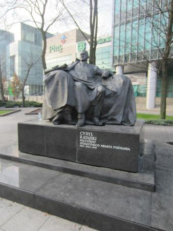 Pomnik Cyryla Ratajskiego