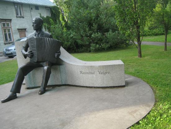 Statue of Raimond Valgre