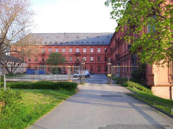 Romano-Germanic Central Museum