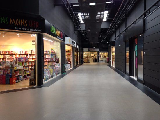 Usines Centre Outlet Shopping Mall