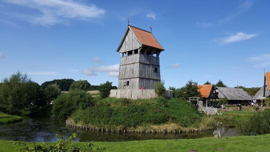 Museum Turmhugelburg Luetjenburg