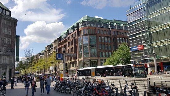 Ulica handlowa Mönckebergstraße