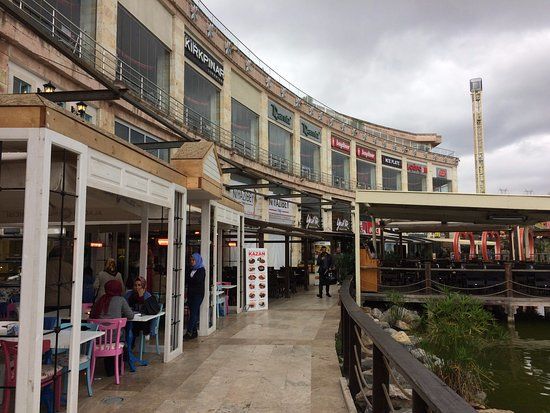 Einkaufszentrum Viaport Outlet