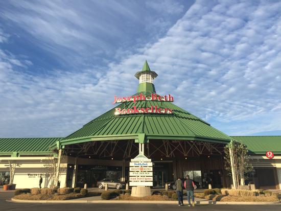 The Mall At Lexington Green