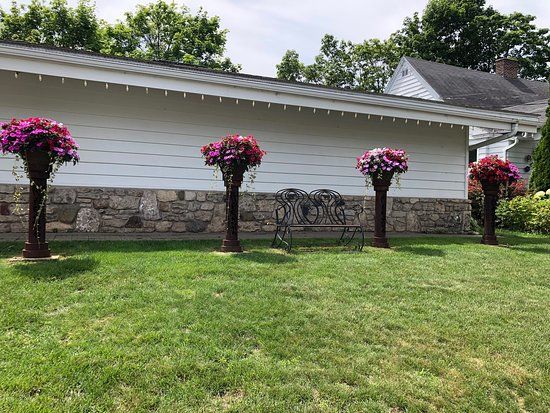 Hide Side Corner Store