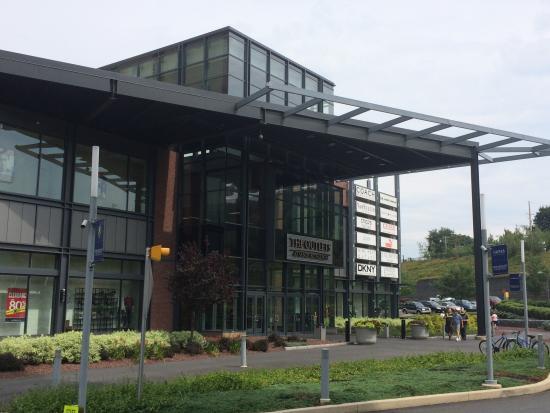 Shoppes at the Sands