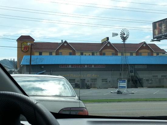 Smoky Mountain Car Museum