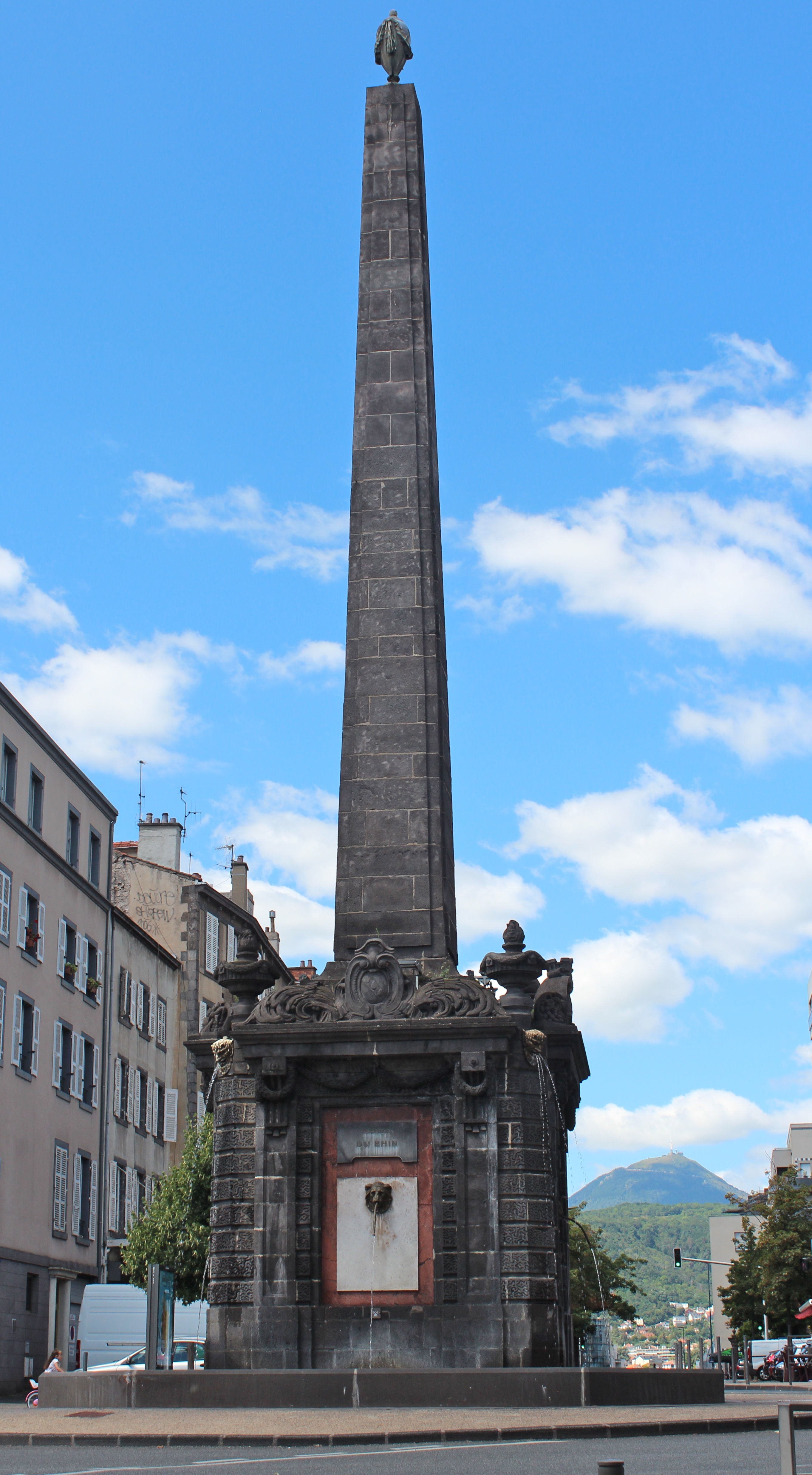 fontaine de la Pyramide