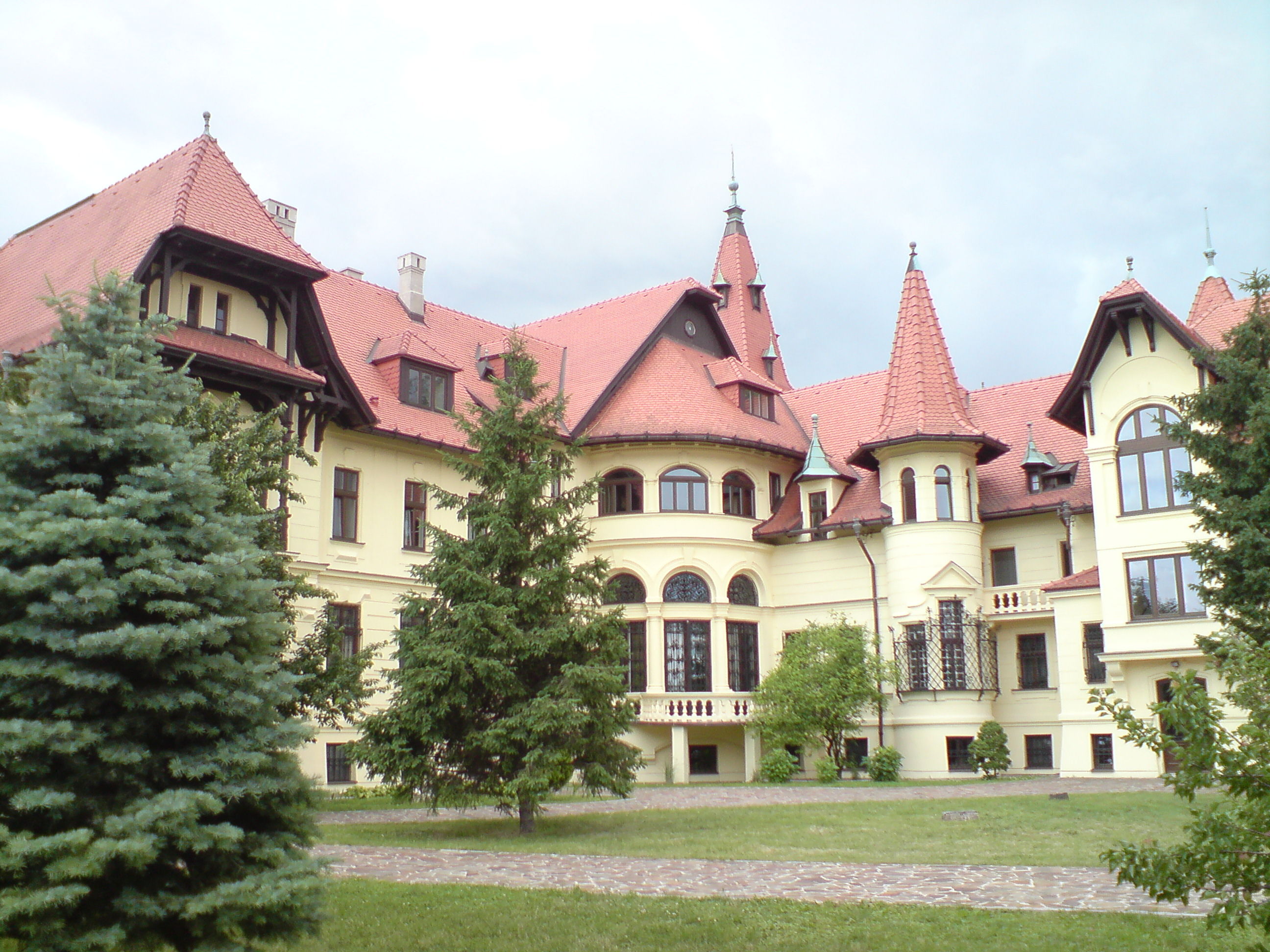 Csaky Manor