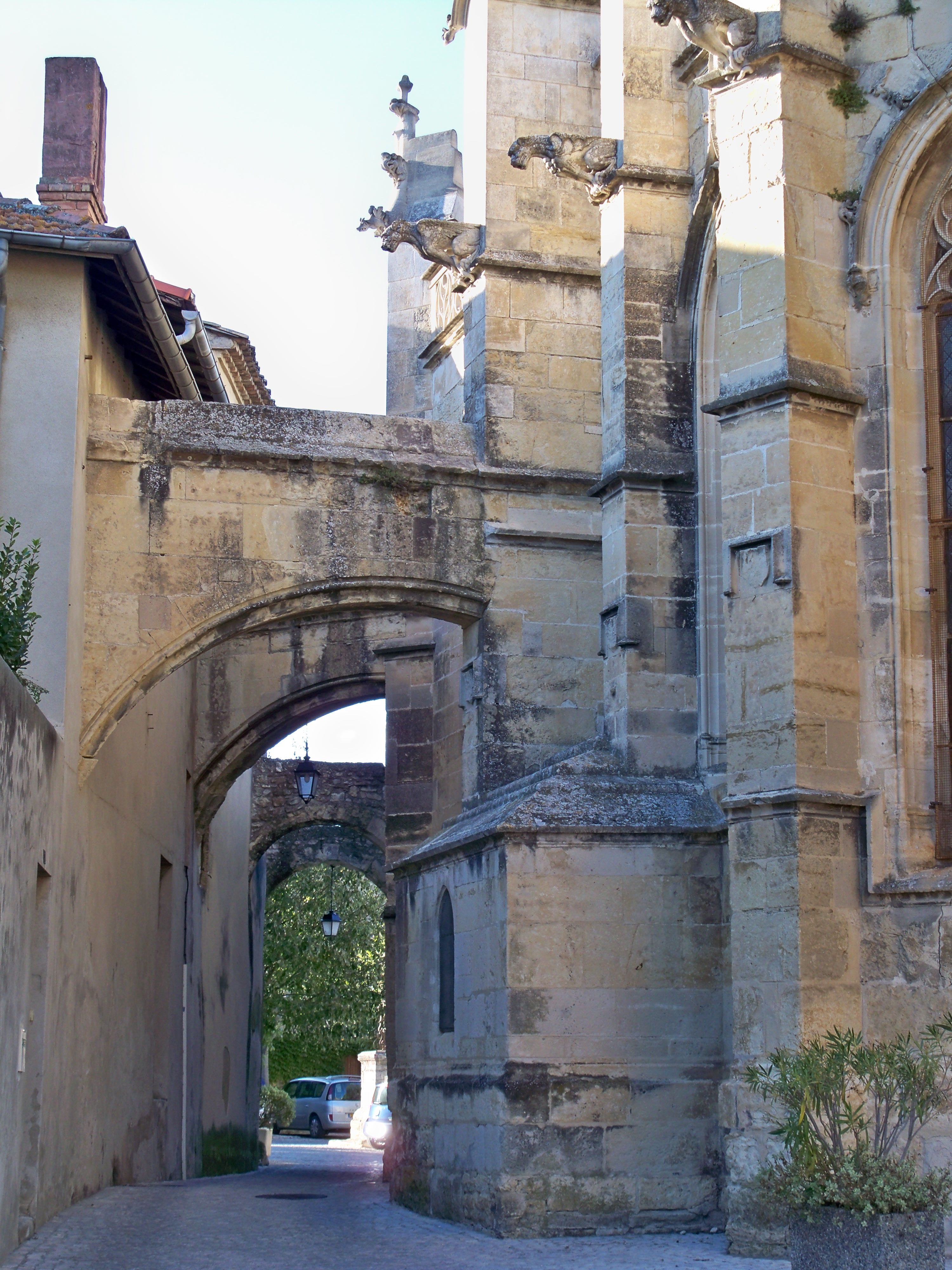 église Saint-Michel de Caderousse
