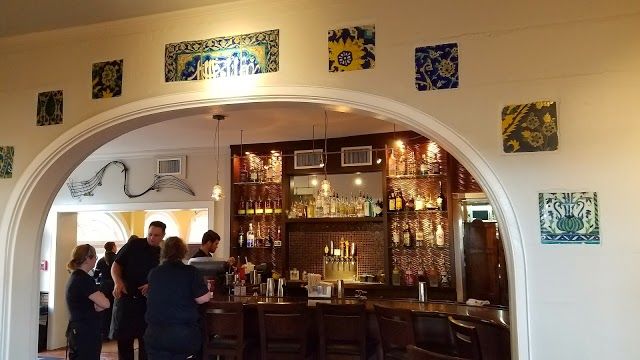 Harry's Seafood Bar and Grille