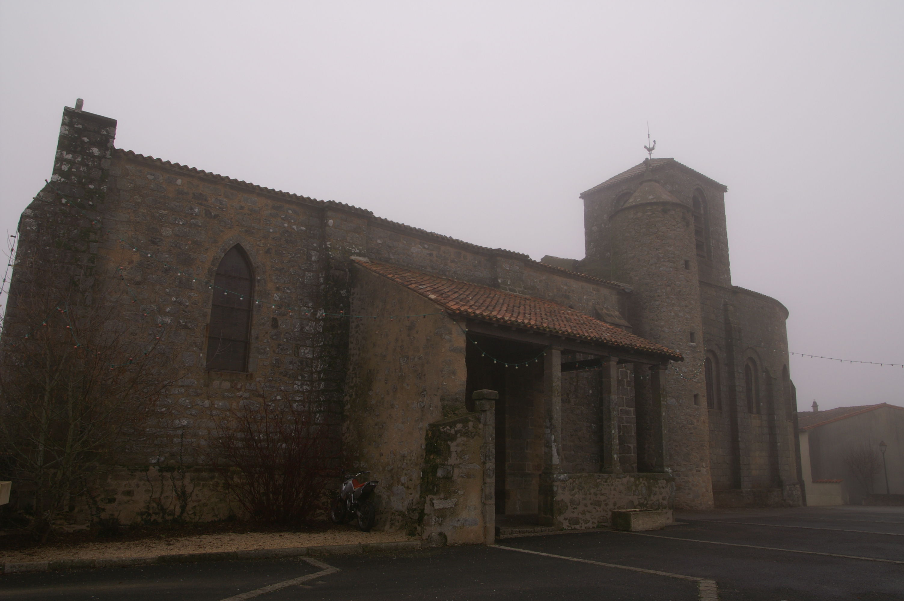 Eglise de la Trinite de Saint-Sauveur-de-Givre-en-Mai