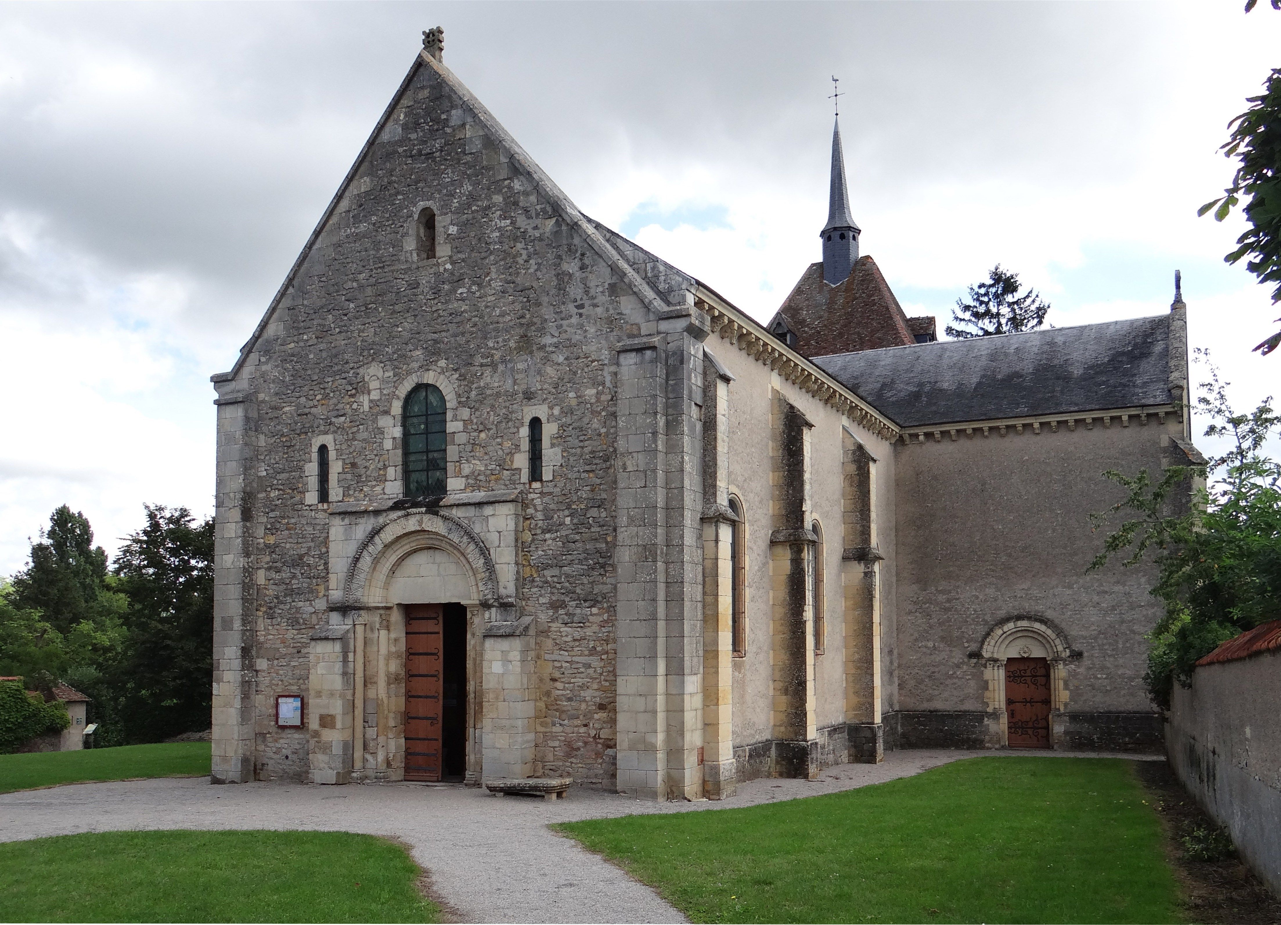 église Saint-Patrice de Saint-Parize-le-Châtel