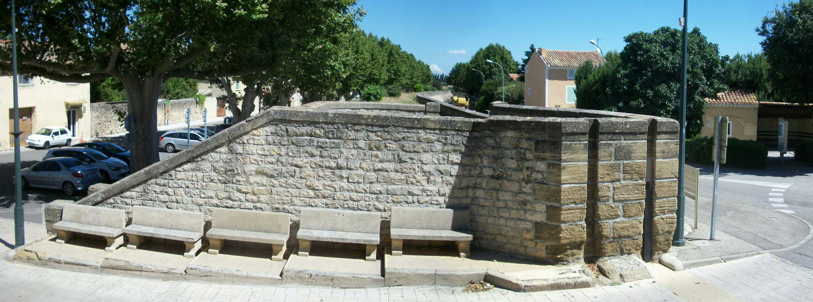 digue d'enceinte de Caderousse