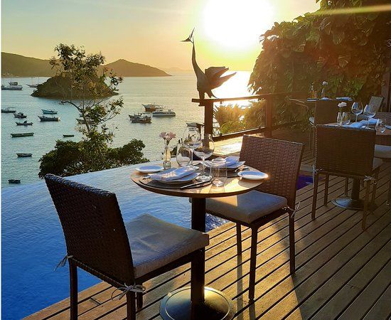 Mistico Sunset Lounge & Restaurant