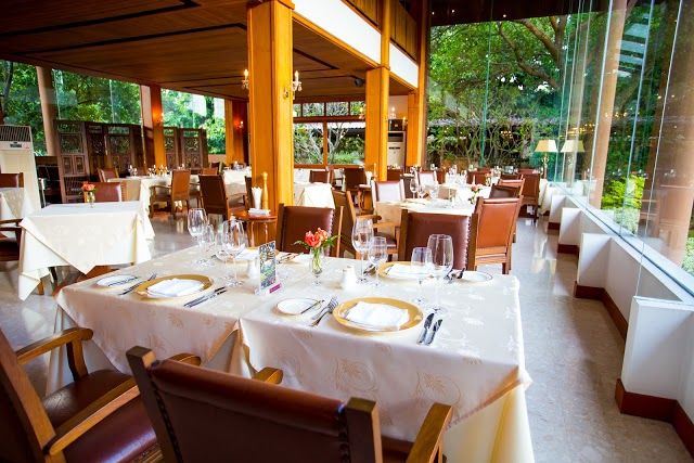 Le Crystal Restaurant