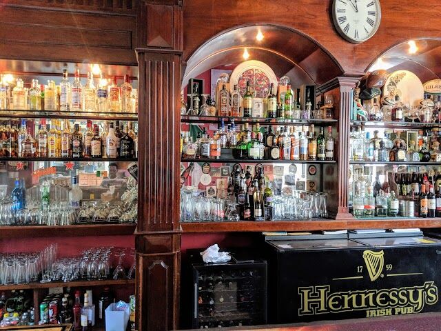 Hennessy's Irish Pub