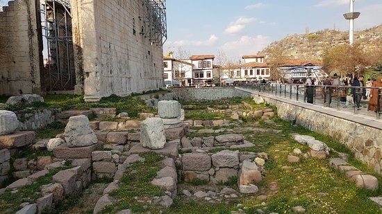 Augustus Tapınağı