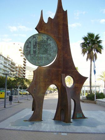 el Monumento a la Peseta